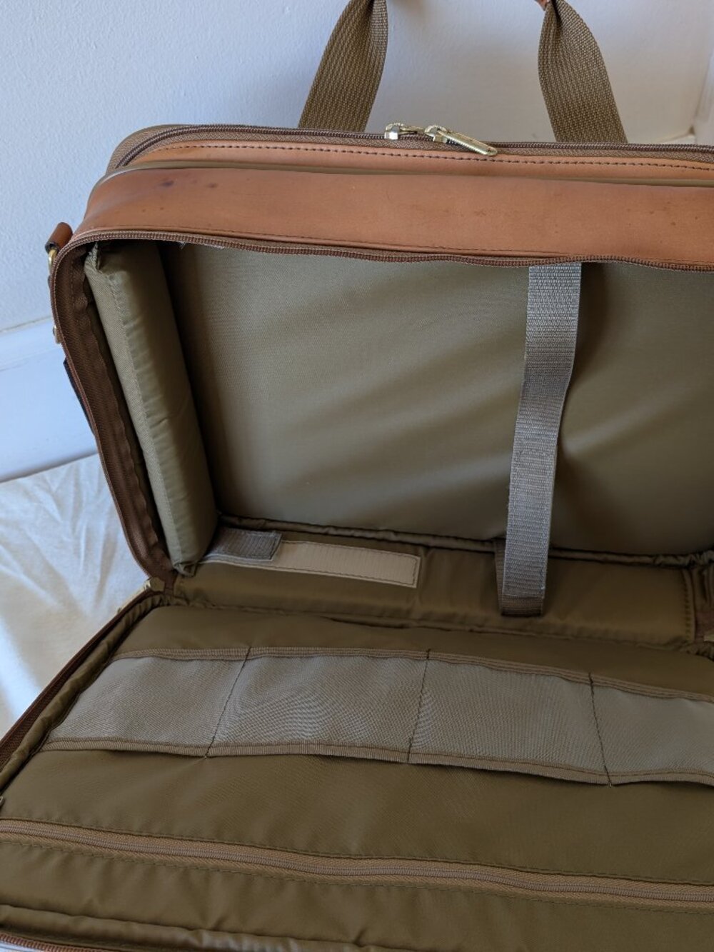 Hartmann Belting Leather Briefcase or Computer Case, Dual Compartment - Picture 9 of 16